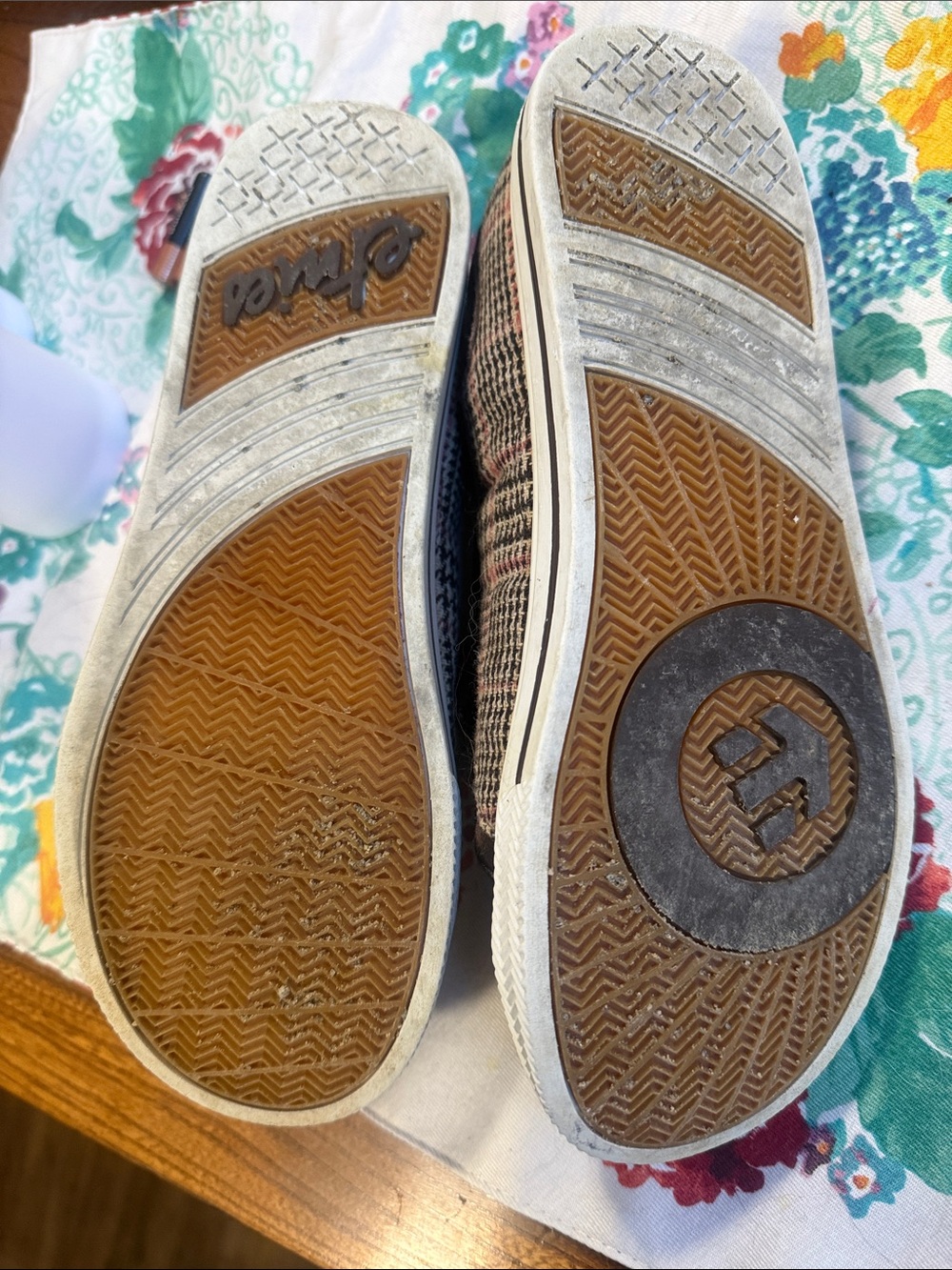 Ladies Etnies Brown Plaid Velcro Sneakers - Picture 5 of 6